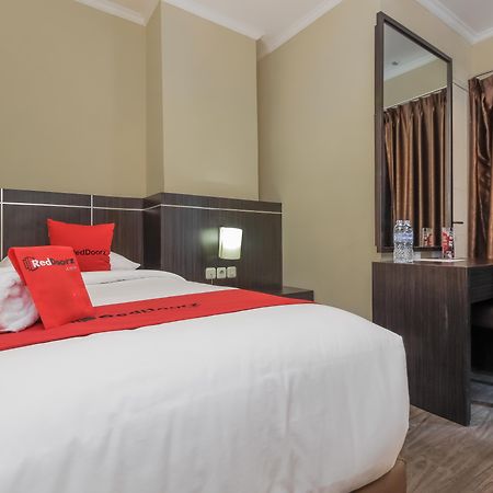 Reddoorz Plus @ Thamrin Giacarta Esterno foto