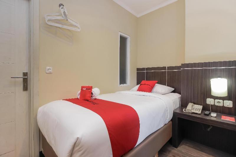 Reddoorz Plus @ Thamrin Giacarta Camera foto